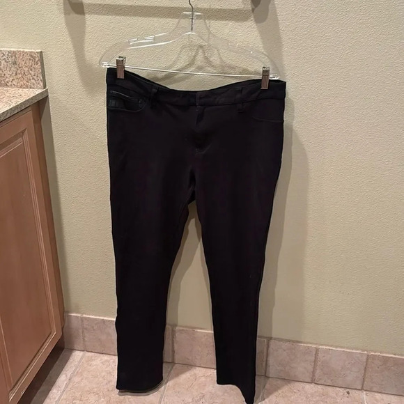 Calvin Klein woman's black jeans in a size 14 - Picture 1 of 12